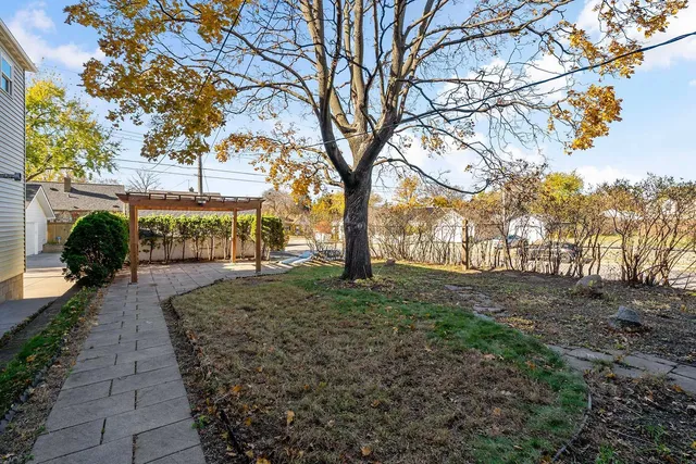 $390,000 | 5400 Nokomis Avenue, Minneapolis, MN 55417