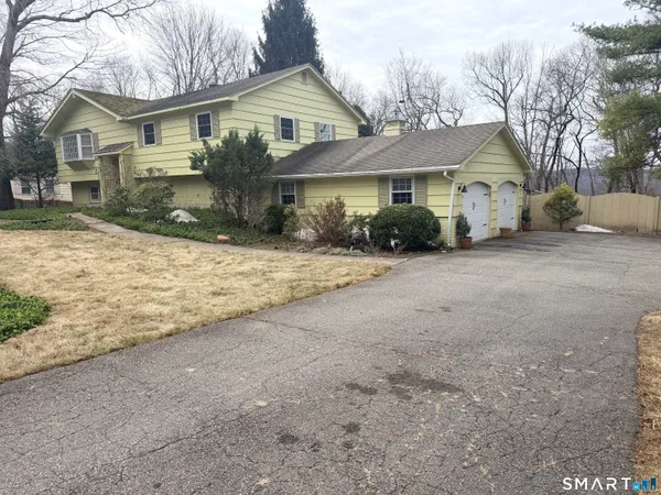 $487,000 | 16 Dogwood Drive, New Milford, CT 06776