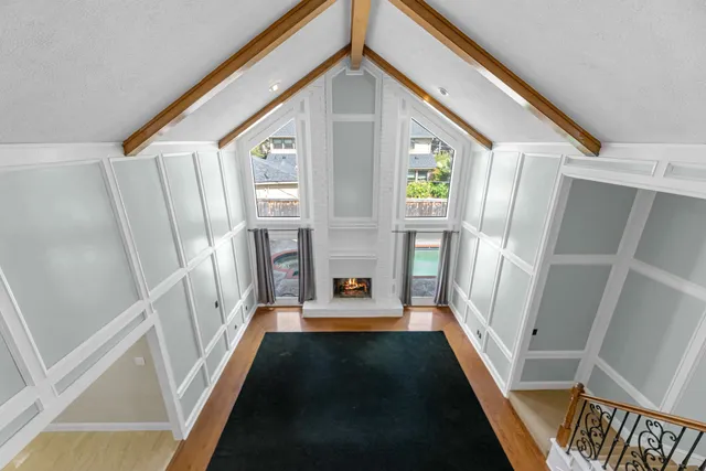 a view of entryway with a front door