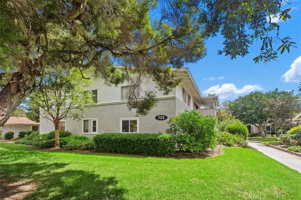 $425,000 | 723 A Avenida Majorca, Laguna Woods, CA 92637