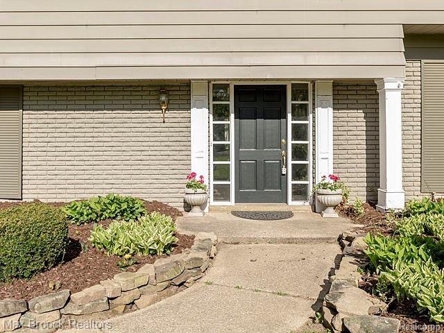 32725 Wing Lake Road Franklin, MI 48025 - Photo 2 of 48 32725_wing_lake_ext_008.jpg