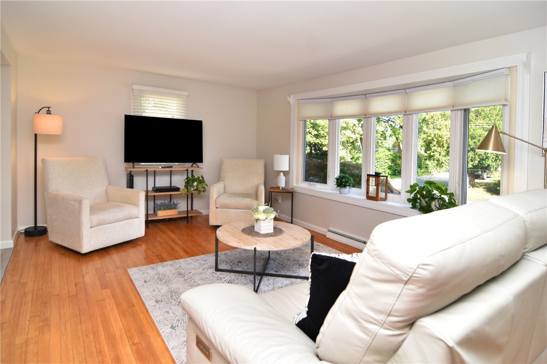 52 Woodridge Road Narragansett, RI 02882 - Photo 3 of 38 Gallery Image 3