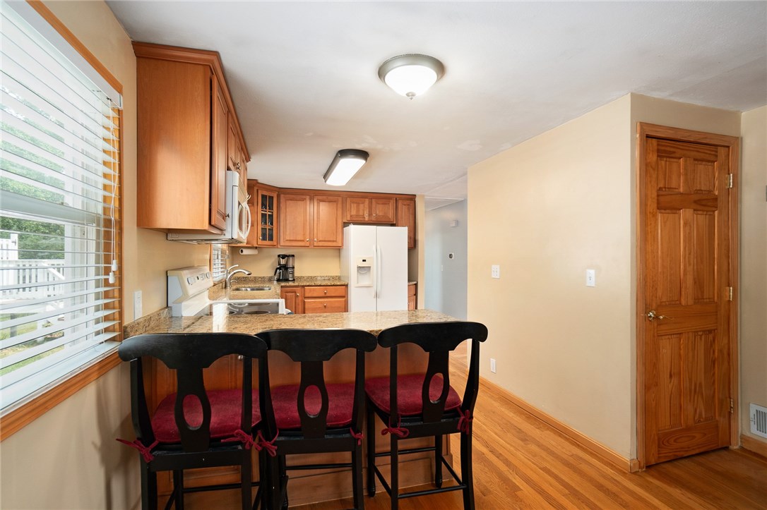 6 Sherbrooke Road Barrington, RI 02806 - Photo 11 of 41