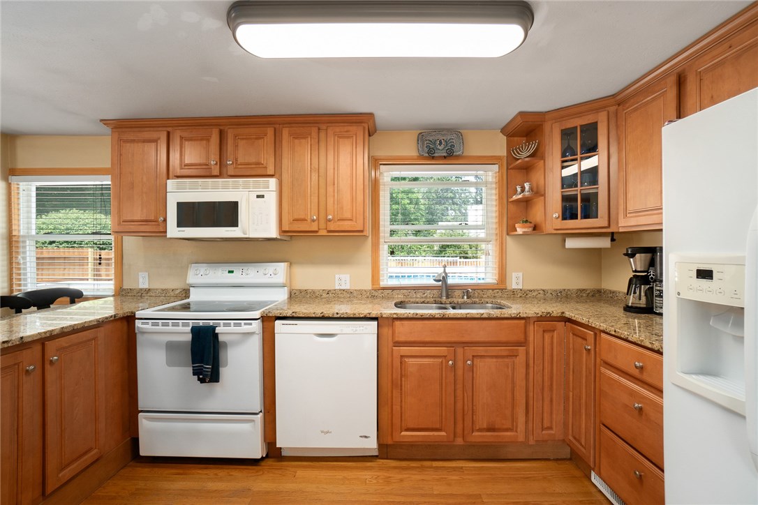 6 Sherbrooke Road Barrington, RI 02806 - Photo 14 of 41