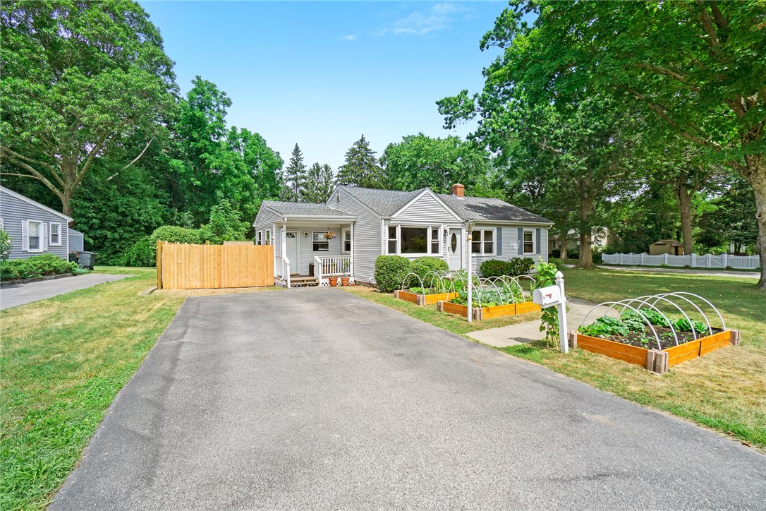 6 Sherbrooke Road Barrington, RI 02806 - Photo 4 of 41