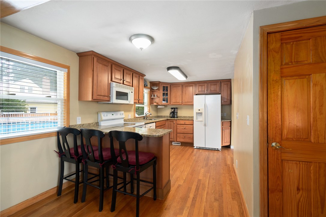 6 Sherbrooke Road Barrington, RI 02806 - Photo 10 of 41