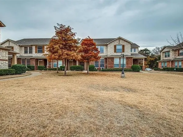 $300,000 | 2742 Olympic Park Drive, Grand Prairie, TX 75050