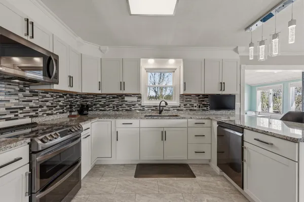 $585,000 | 15 Wendy Way, Saco, ME 04072