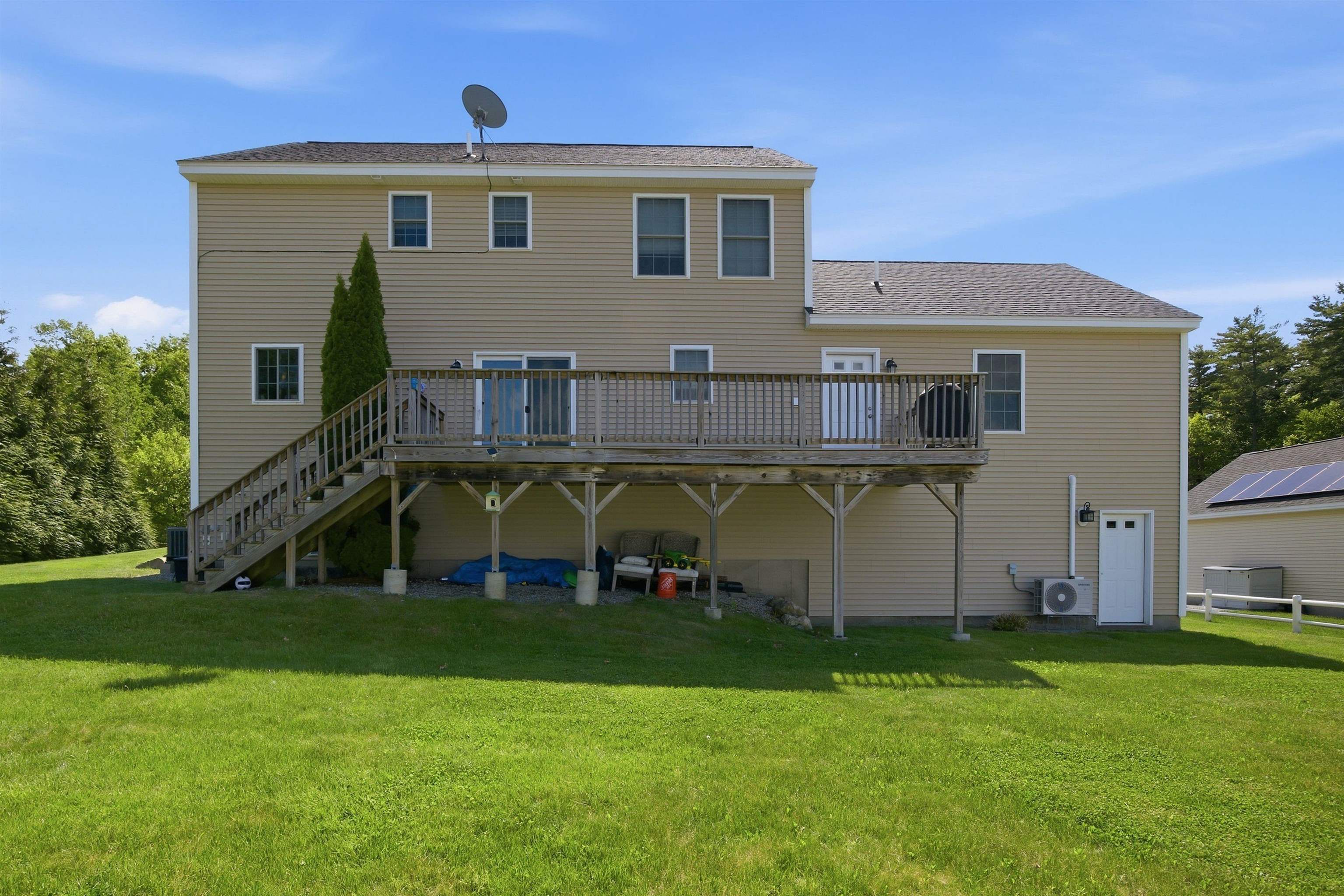 317 University Circle Hooksett, NH 03106 - Photo 38 of 44