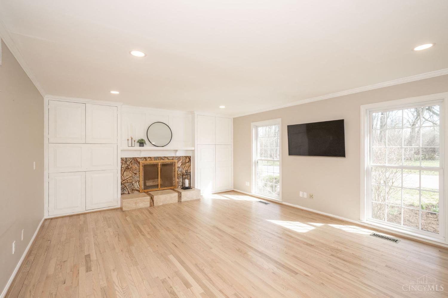 4891 Drake Road Cincinnati, OH 45243 - Photo 5 of 48