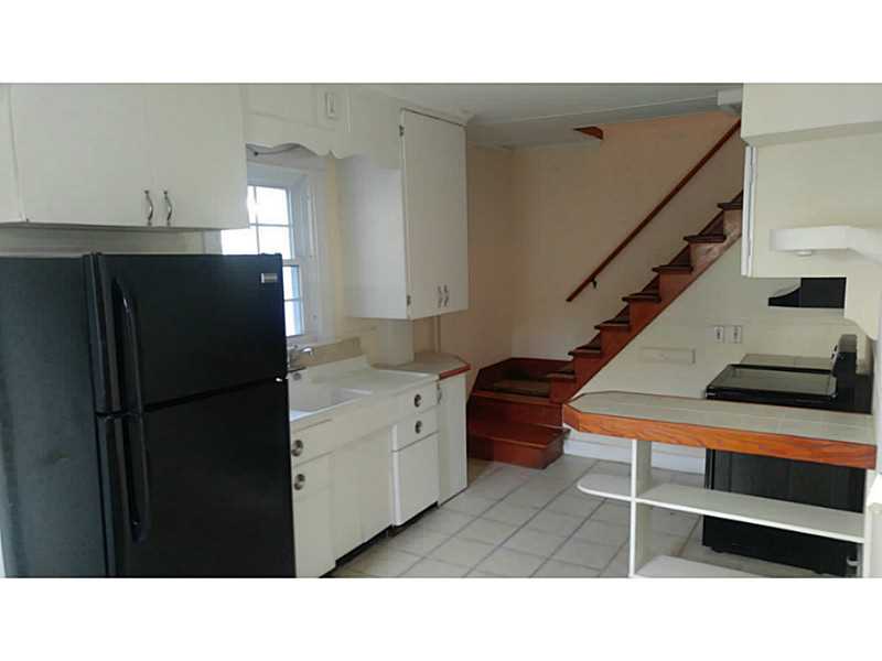 1134 East Main Road Middletown, RI 02842 - Photo 5 of 7 Exterior Front.