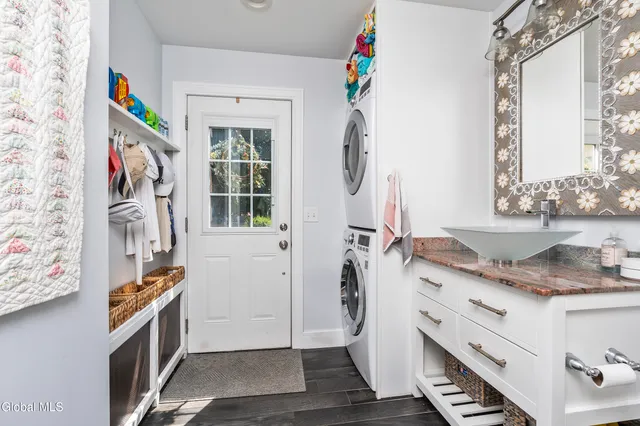 $525,000 | 48 Delmar Place, Bethlehem, NY 12054