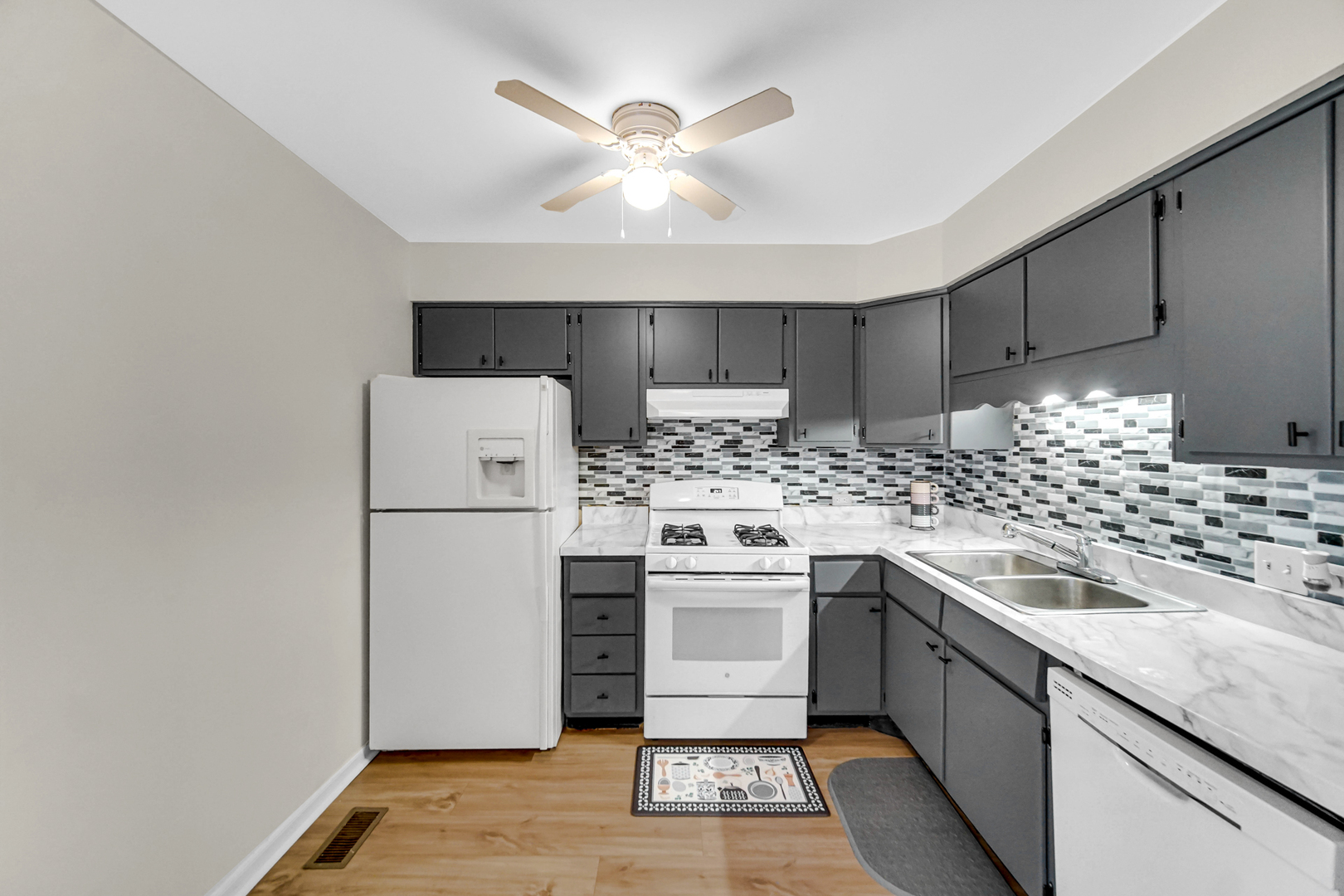 2248 Heather Road Homewood, IL 60430 - Photo 10 of 24 Gallery Image 10