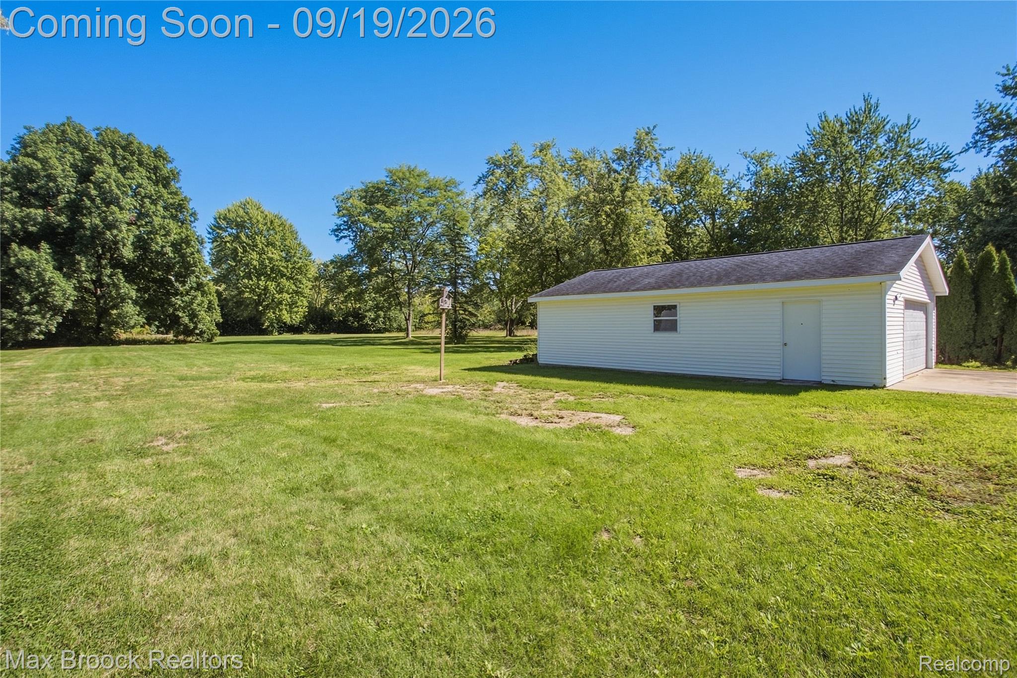 2267 Howe Road Burton, MI 48519 - Photo 45 of 68 IMG_2844.JPG