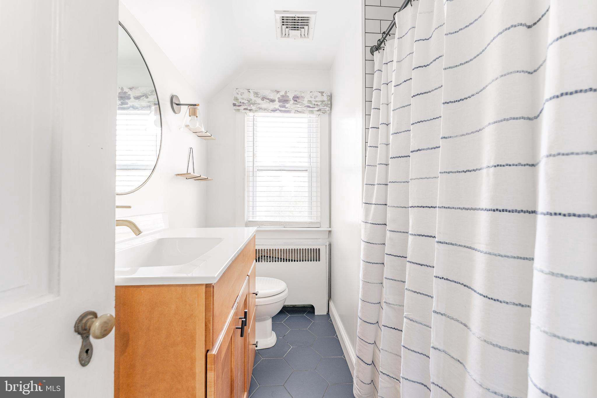 413 Golfview Road Wallingford, PA 19086 - Photo 37 of 49 Full Hall Bath