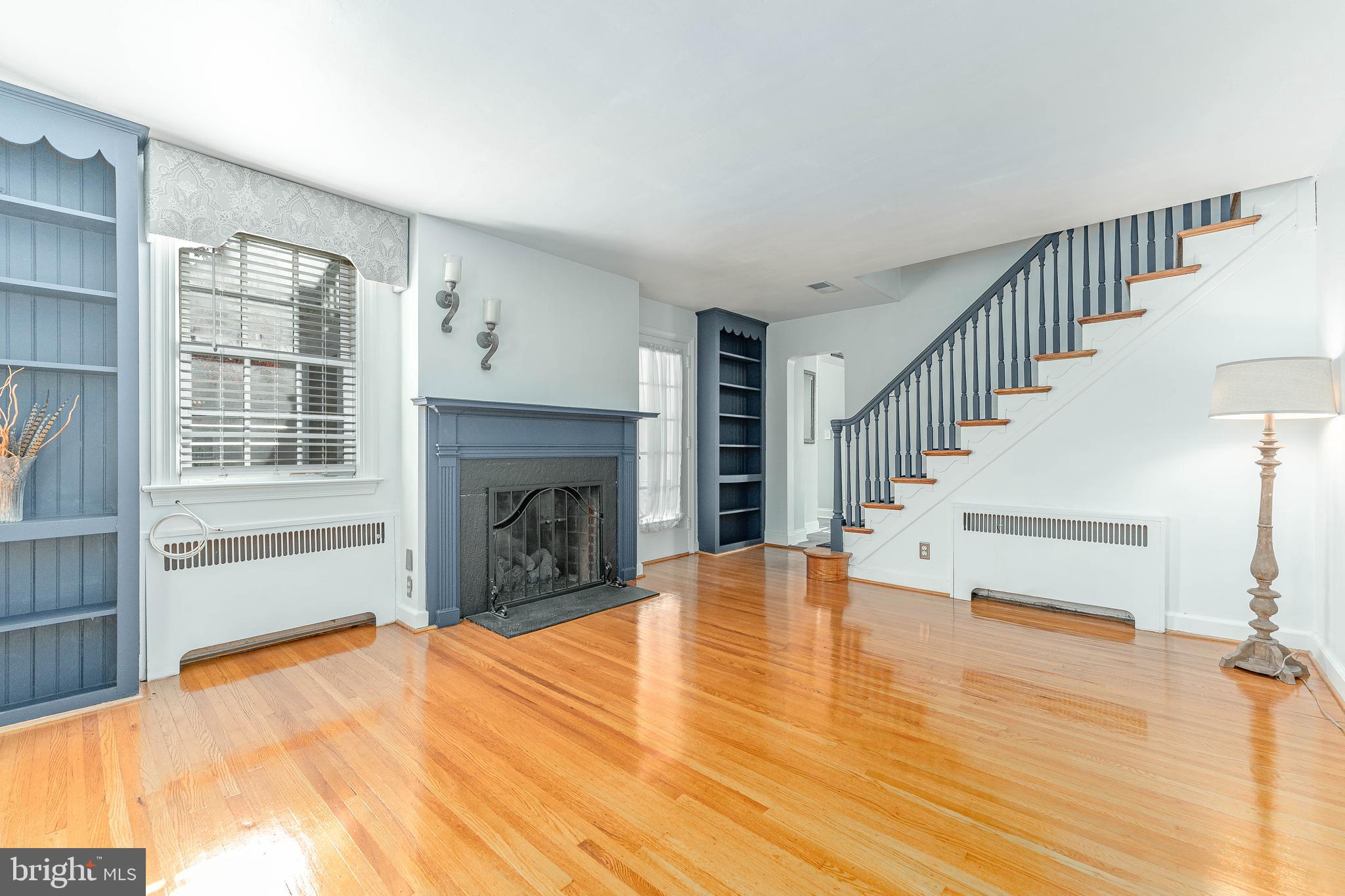 413 Golfview Road Wallingford, PA 19086 - Photo 5 of 49 Living Room