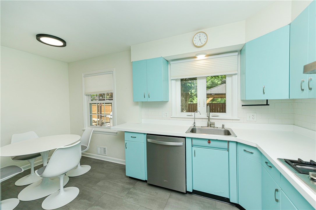 23 French Road Pittsford, NY 14618 - Photo 12 of 46