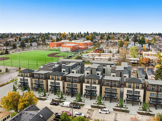 $499,900 | 9225 B Densmore Avenue North, Seattle, WA 98103