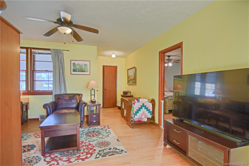 606 Hebron Road Hendersonville, NC 28739 - Photo 14 of 24 Gallery Image 14