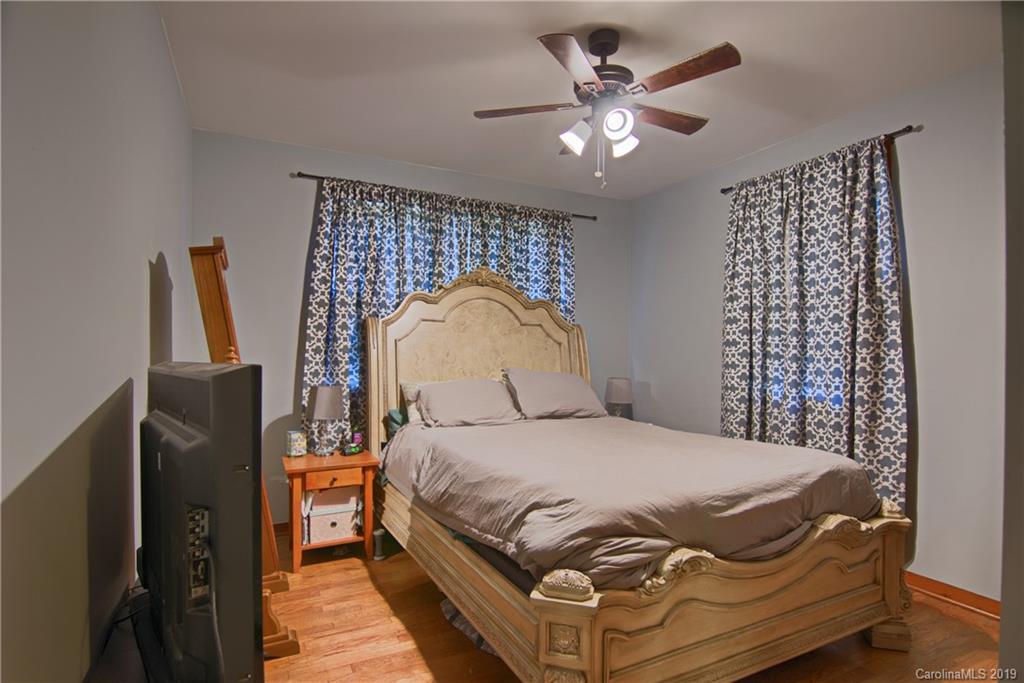 606 Hebron Road Hendersonville, NC 28739 - Photo 16 of 24 Gallery Image 16
