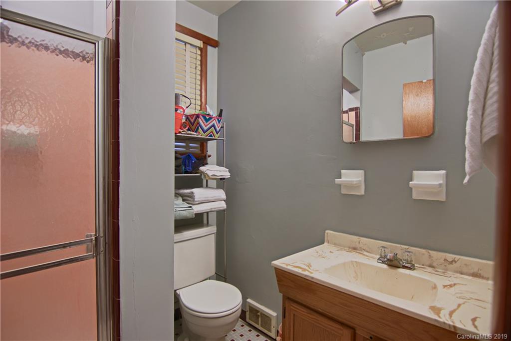 606 Hebron Road Hendersonville, NC 28739 - Photo 17 of 24 Gallery Image 17