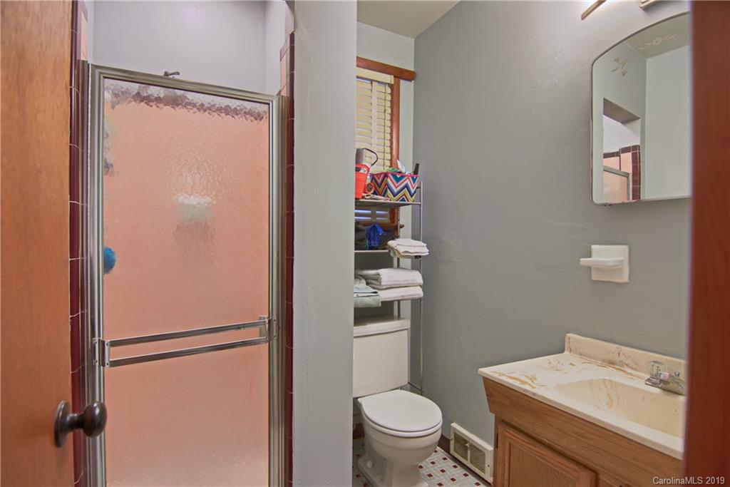 606 Hebron Road Hendersonville, NC 28739 - Photo 18 of 24 Gallery Image 18