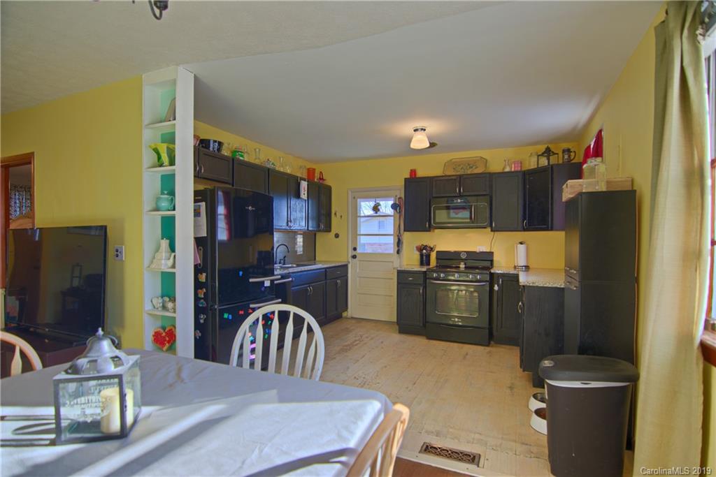 606 Hebron Road Hendersonville, NC 28739 - Photo 8 of 24 Gallery Image 8