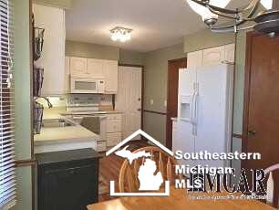 7357 Forest Valley Road Lambertville, MI 48144 - Photo 7 of 15 21429863-6.JPG