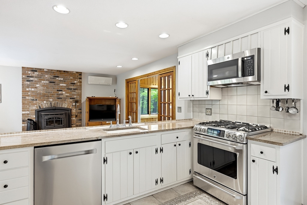 591 Kennedy Road Northampton, MA 01053 - Photo 13 of 42