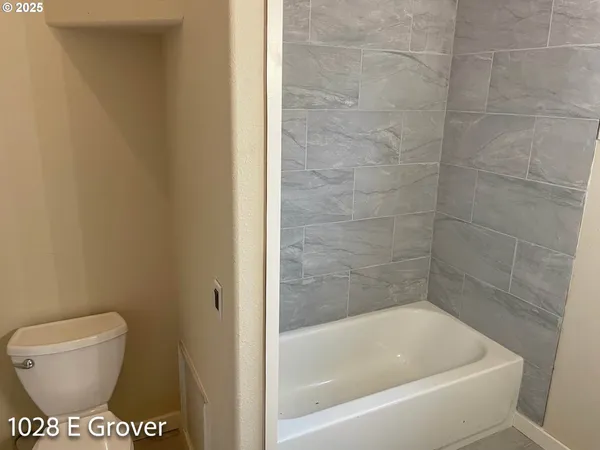 $419,900 | 1028 East Grover Avenue, Cottage Grove, OR 97424