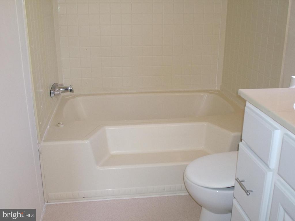 9 Earl Lane Lititz, PA 17543 - Photo 9 of 13 Gallery Image 9