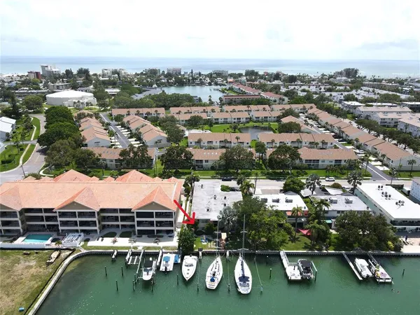 $1,600 | 12175 3rd Street East, Unit 2, Treasure Island, FL 33706