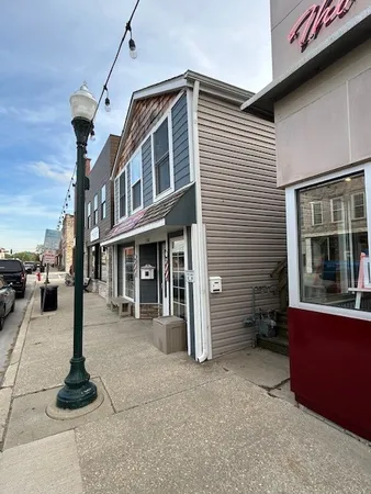 $1,200 | 206 North Water Street, Unit 2, Wilmington, IL 60481