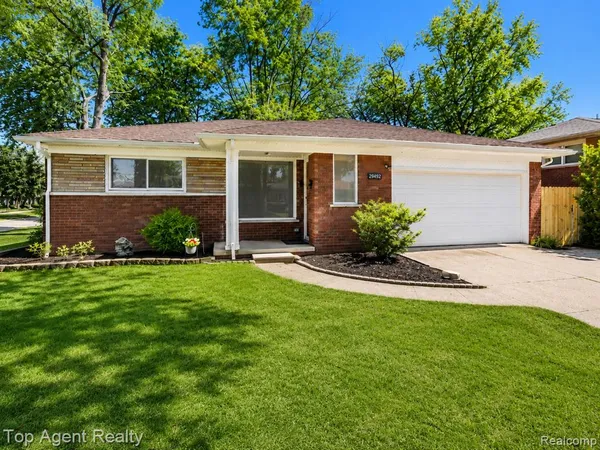 $328,900 | 29492 Geraldine Drive, Warren, MI 48093