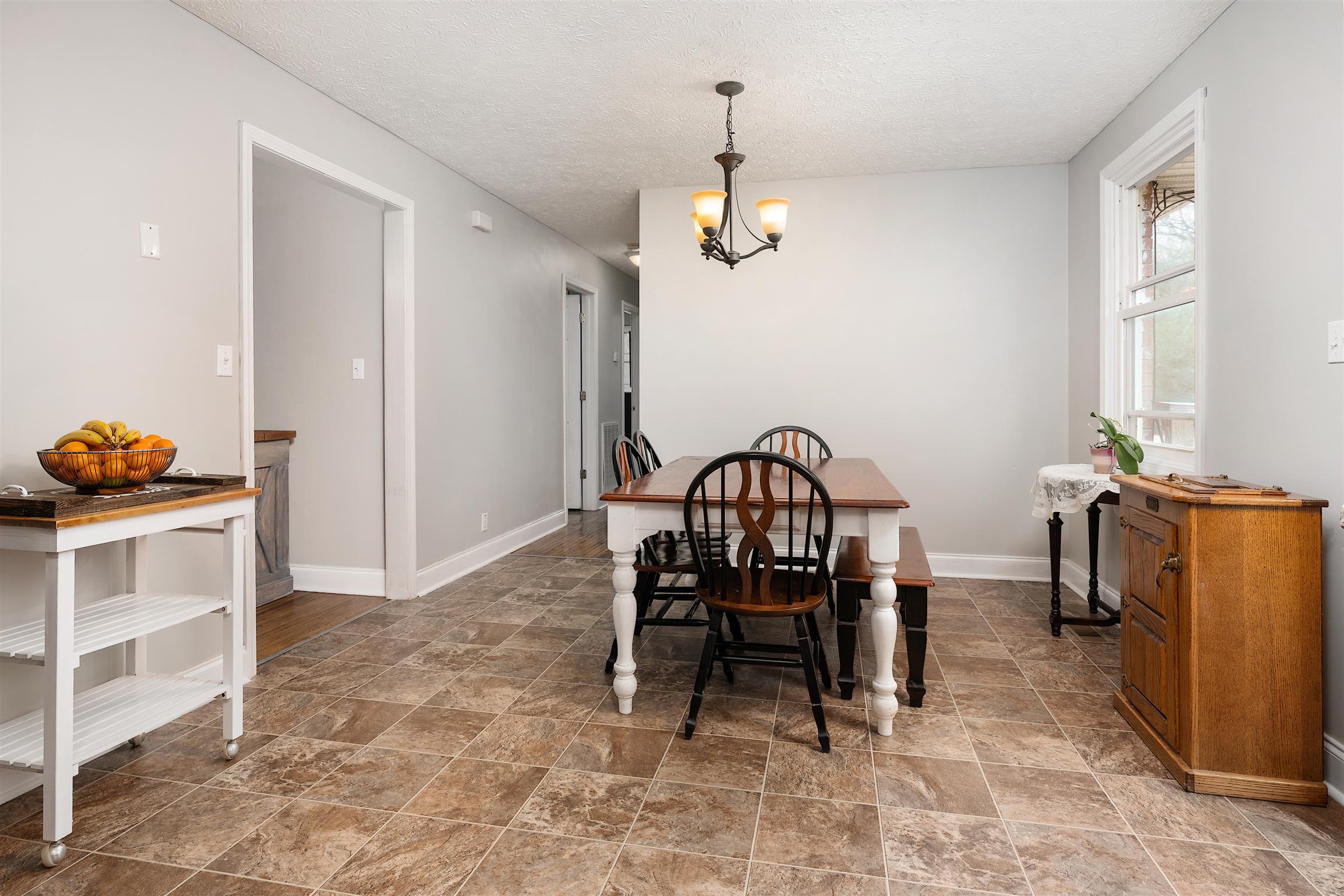1578 Hickory Point Road Clarksville, TN 37043 - Photo 8 of 17 a view of a livingroom with furniture