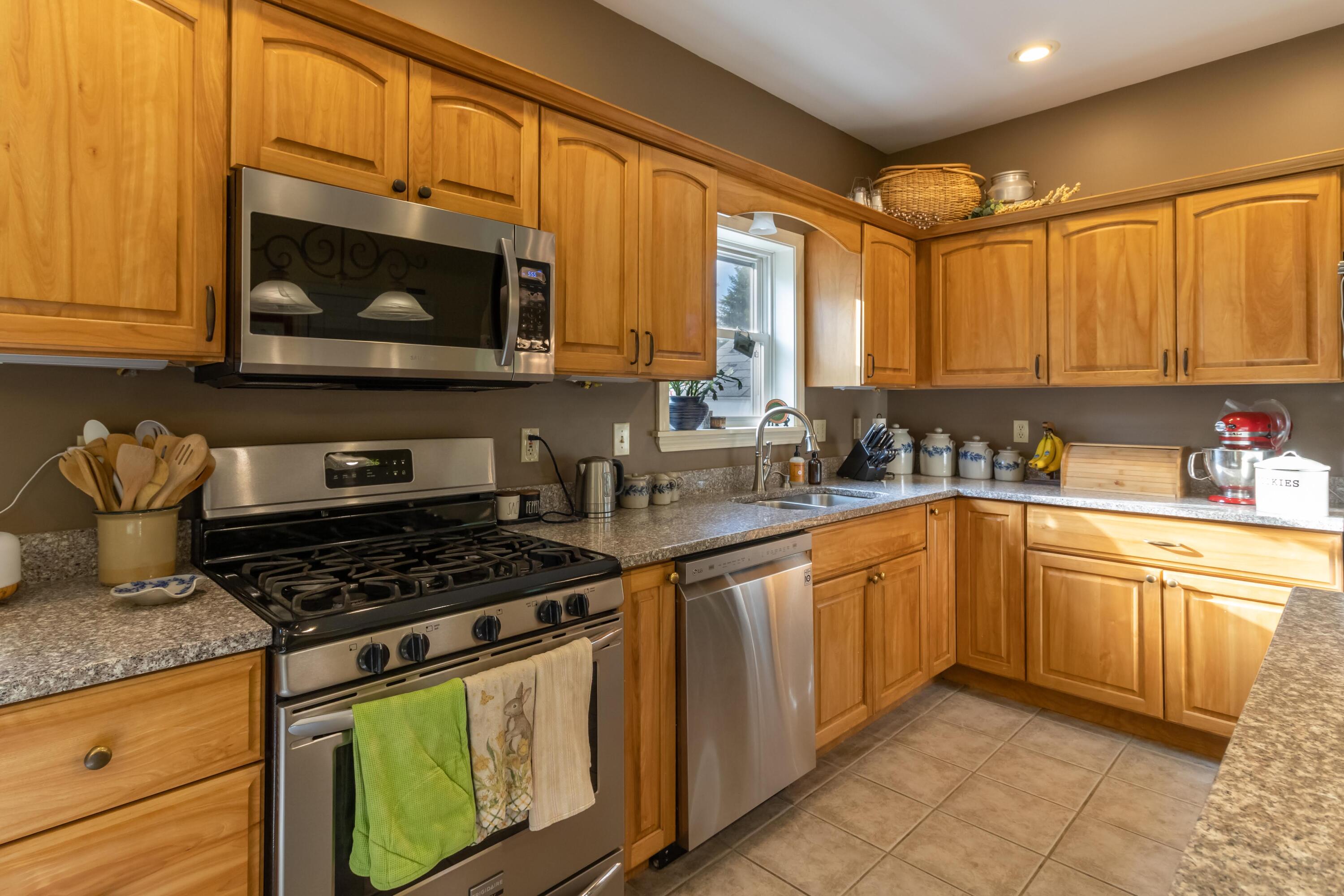 7 Perry Road Winterport, ME 04496 - Photo 27 of 57 7 Perry Drive Interiors-28
