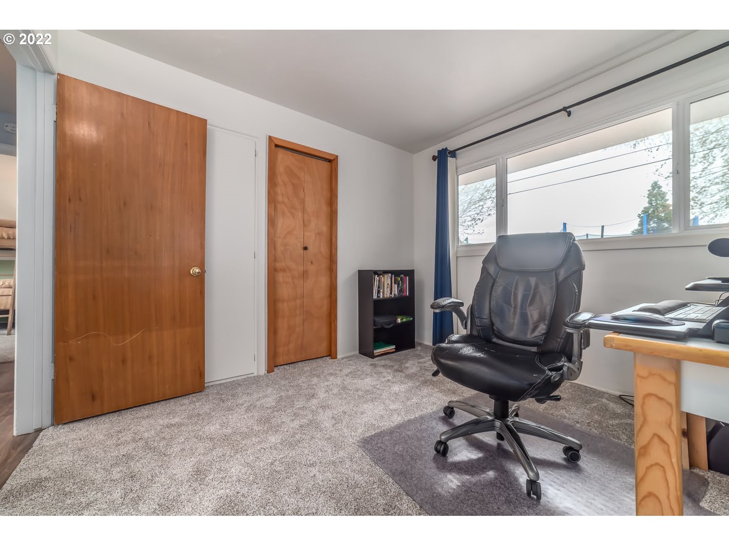 1453 Olympic Street Springfield, OR 97477 - Photo 22 of 31 a workspace with furniture and a window