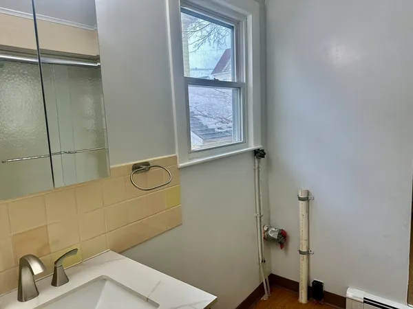 $2,950 | 187 White Street, Unit 1, Lowell, MA 01854