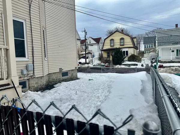 $2,950 | 187 White Street, Unit 1, Lowell, MA 01854
