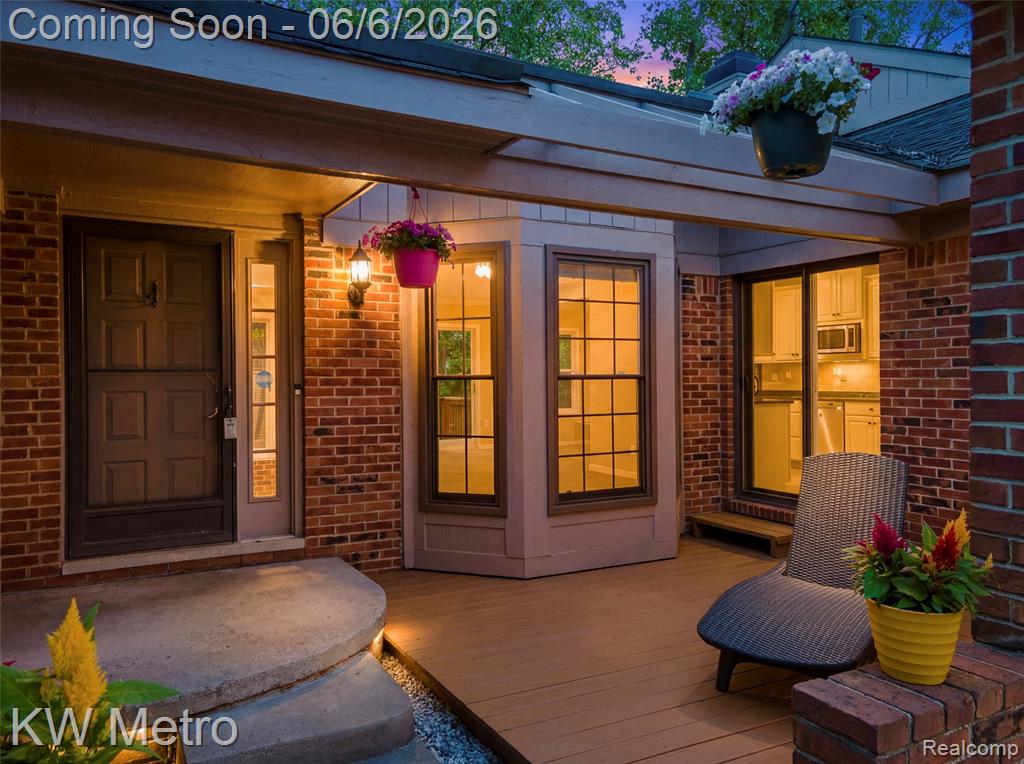 7348 Meadow Ridge Circle West Bloomfield, MI 48322 - Photo 5 of 59