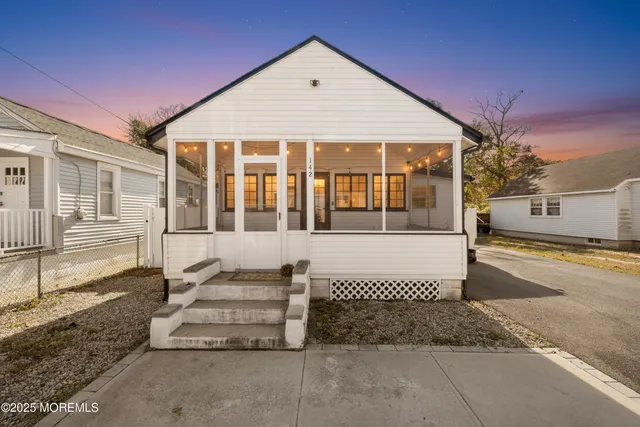 $379,000 | 142 East Lakewood Avenue, Ocean Gate, NJ 08740