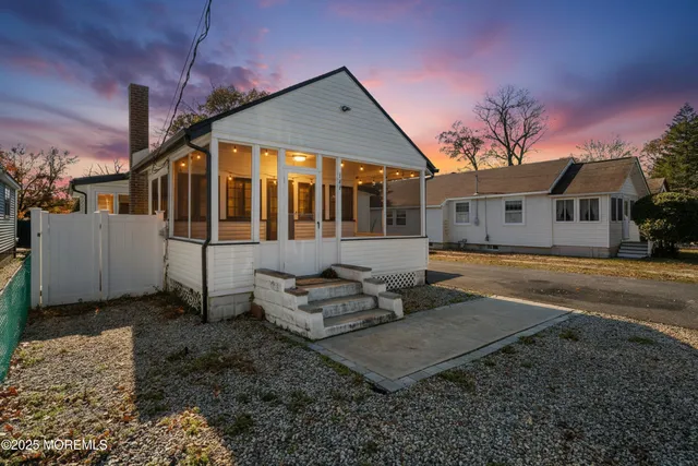 $379,000 | 142 East Lakewood Avenue, Ocean Gate, NJ 08740