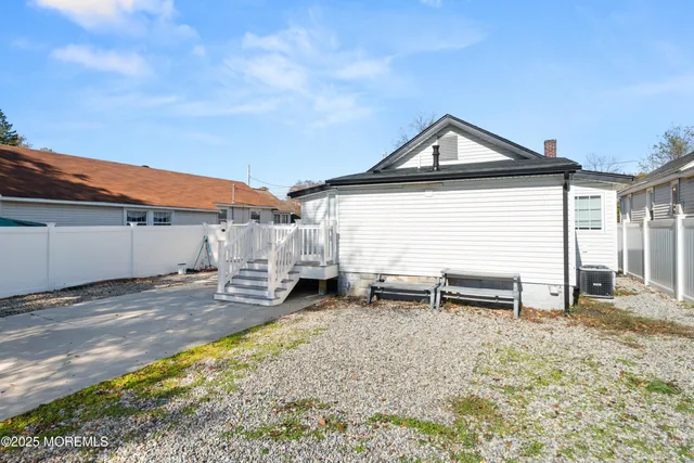 $379,000 | 142 East Lakewood Avenue, Ocean Gate, NJ 08740