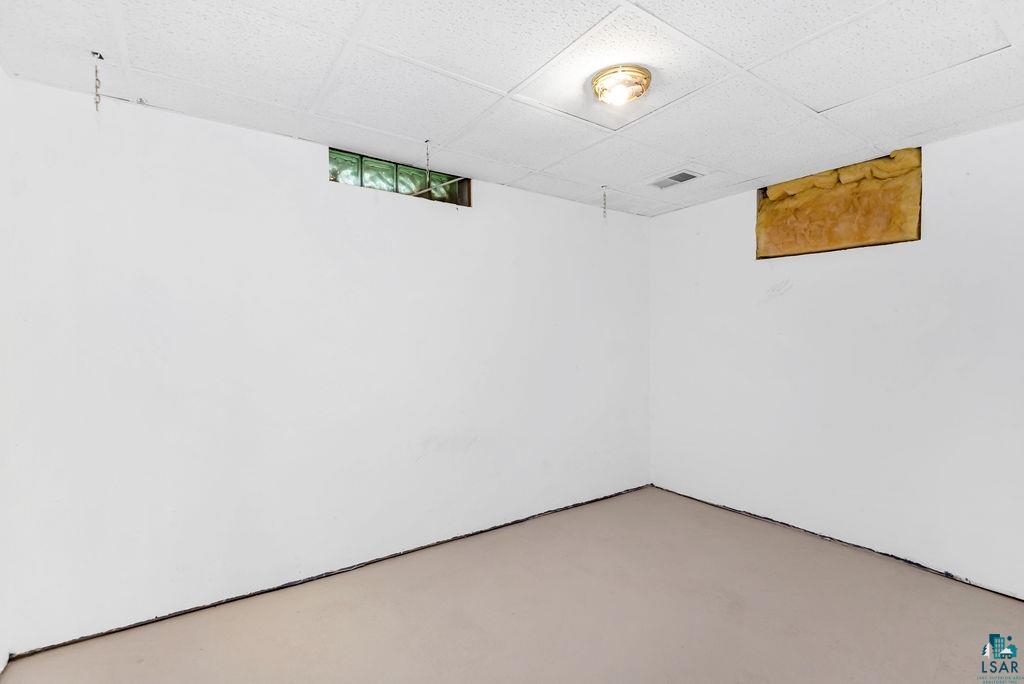 4619 Tioga Street Duluth, MN 55804 - Photo 22 of 31 LOWER LEVEL EXTRA ROOM
