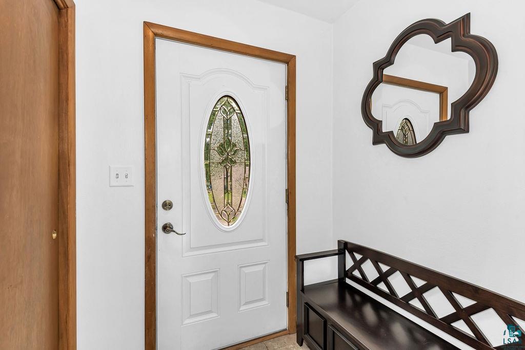 4619 Tioga Street Duluth, MN 55804 - Photo 3 of 31 FOYER