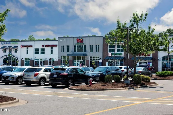 a group of cars parked in front of a building