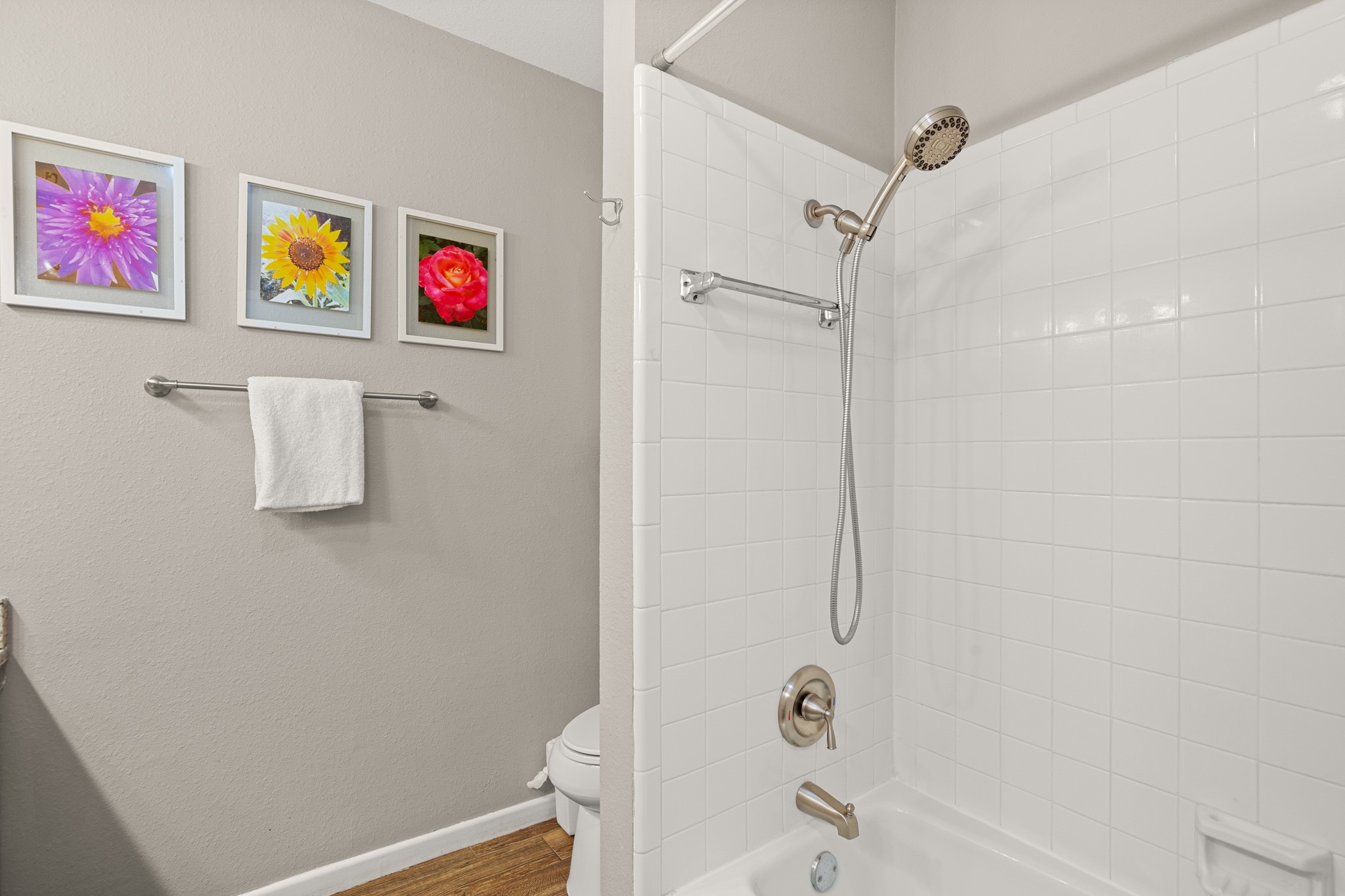 508 Riverside Drive Kingsland, TX 78639 - Photo 22 of 39 a bathroom with a shower