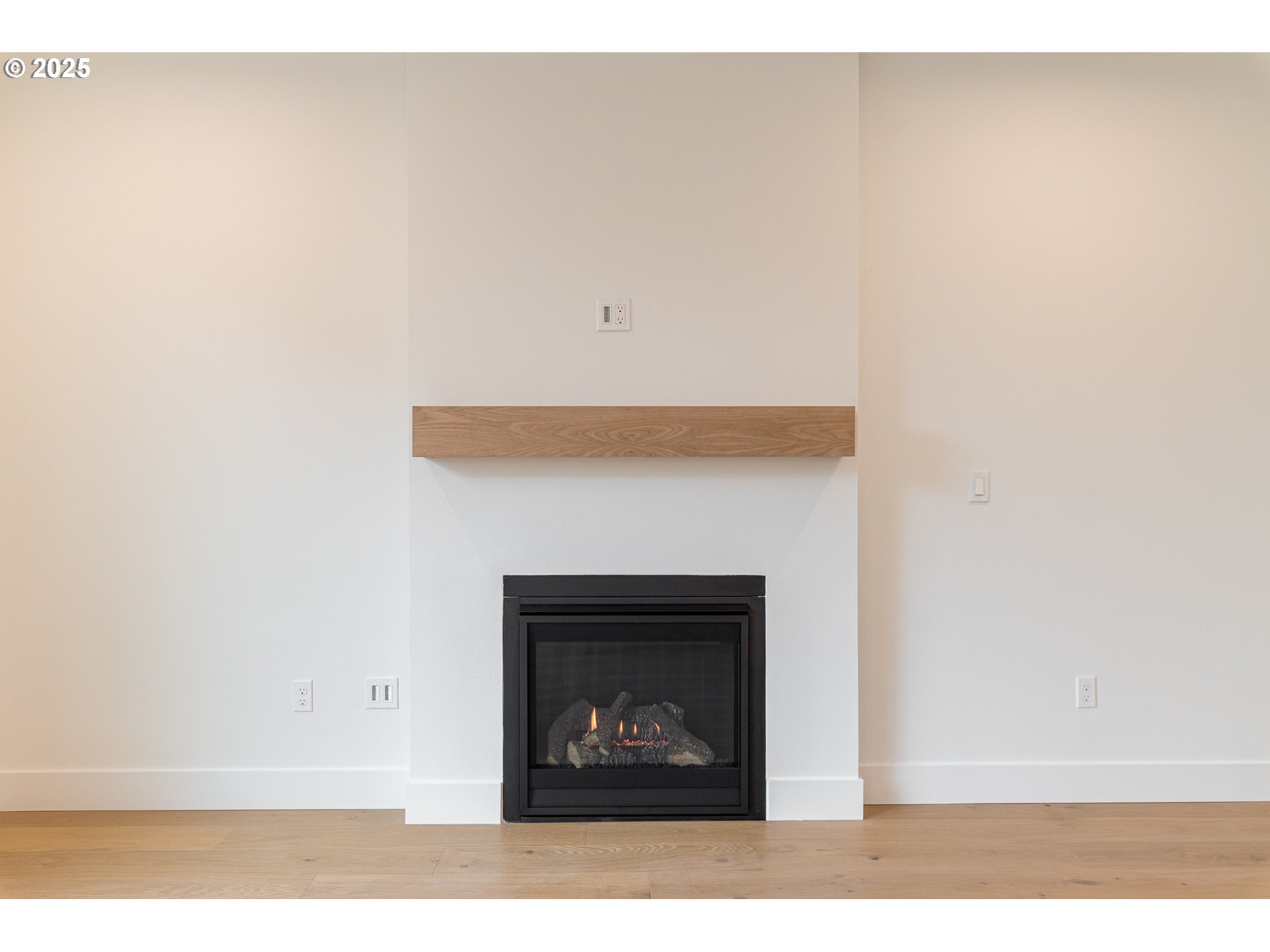 2263 Southwest Phyllis Place Gresham, OR 97080 - Photo 14 of 34 a living room with a fireplace