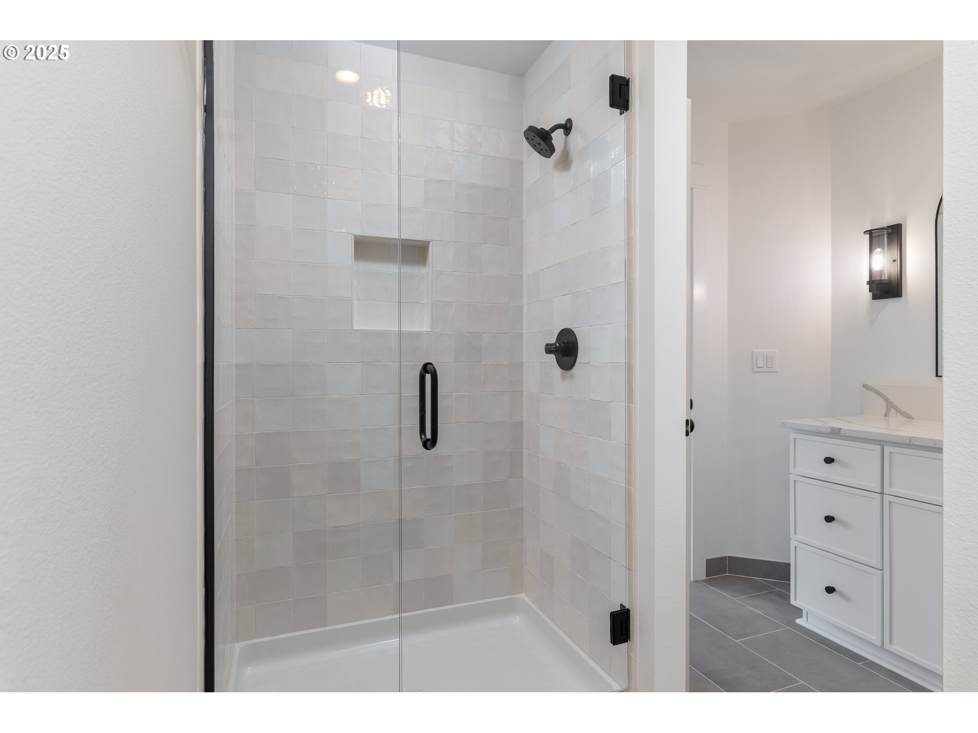 2263 Southwest Phyllis Place Gresham, OR 97080 - Photo 23 of 34 a bathroom with a shower