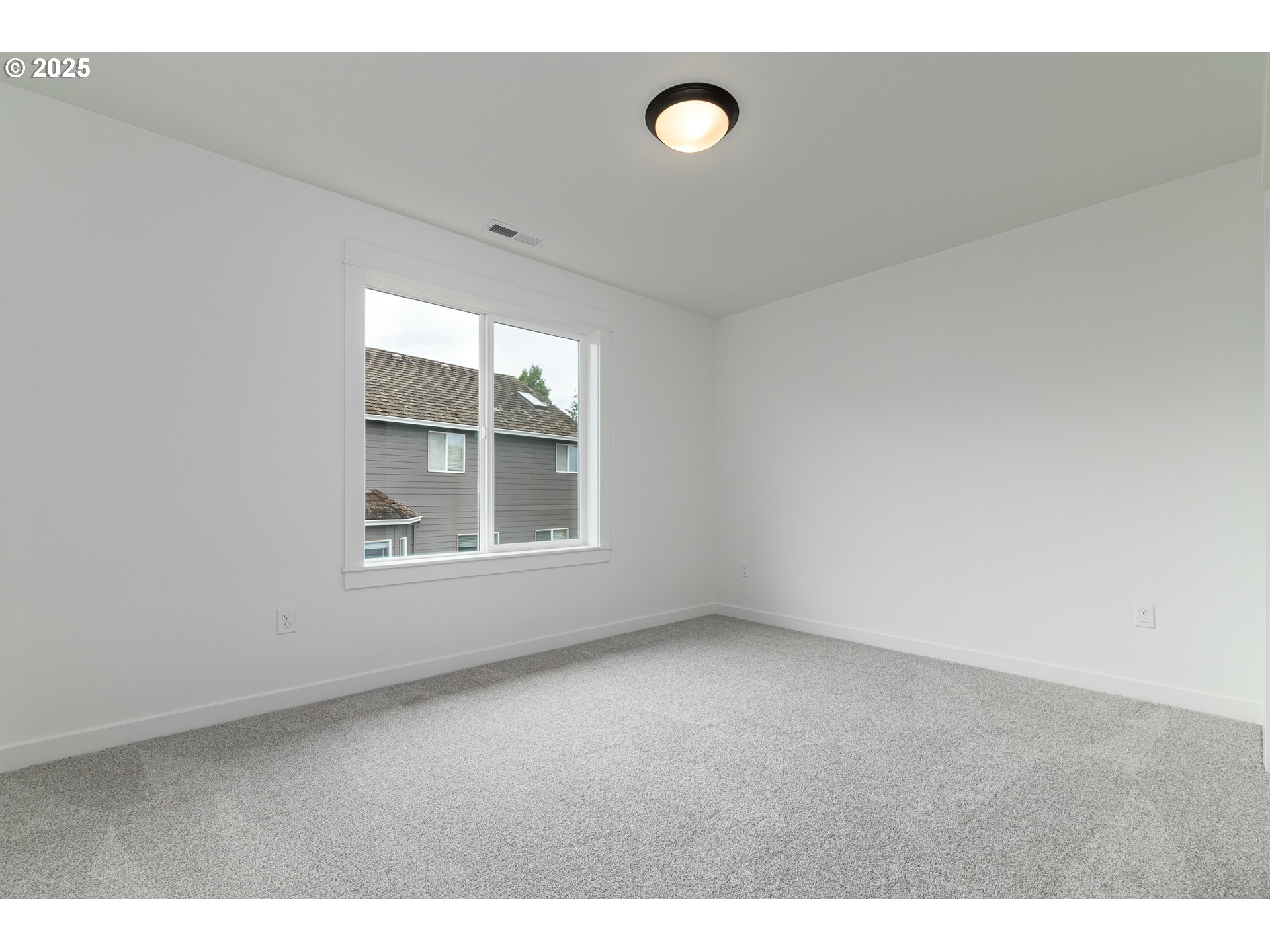 2263 Southwest Phyllis Place Gresham, OR 97080 - Photo 28 of 34 a view of empty room with window